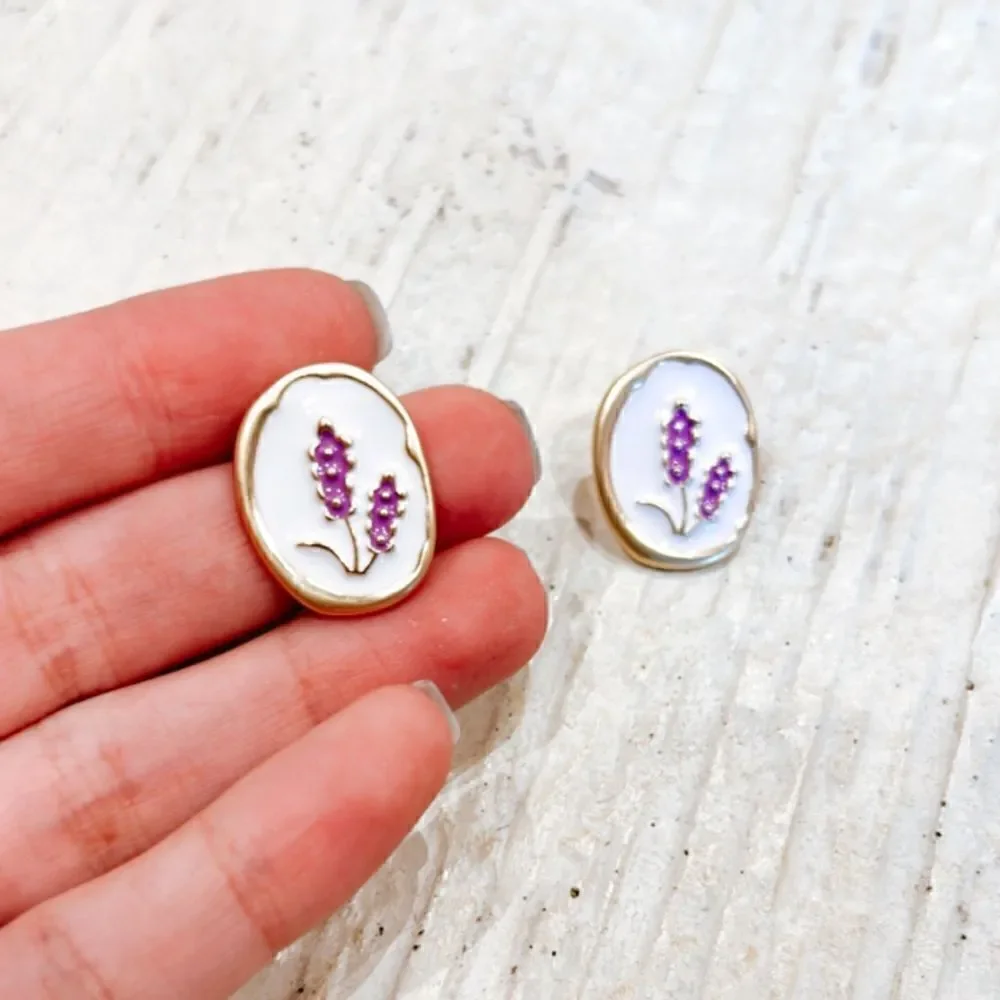 lavender stud  earrings  A222